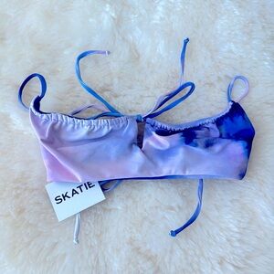 (XS) Skatie NWT purple blue cloud bikini top